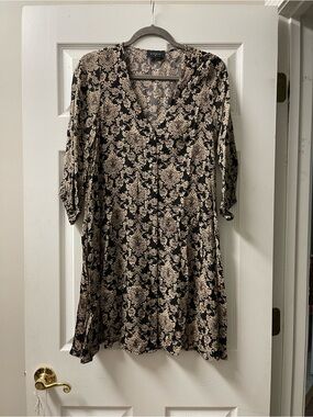 Everly Black and Beige Floral V-Neck Tunic